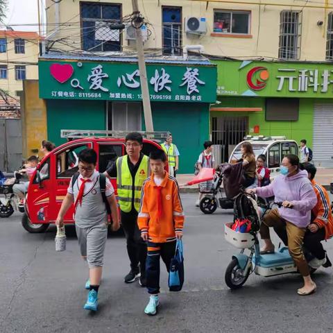 “家校共育，用爱护航”——临沂第四实验小学五年级七班开展志愿护学服务