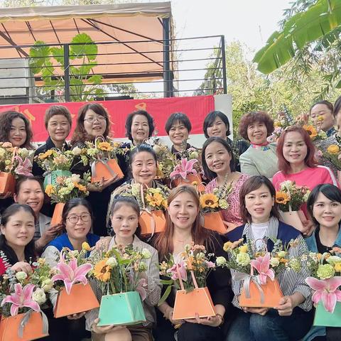 “与春相伴 逐梦前行”
柳州市女企协柳北辖区——
 庆三八女神节户外欢乐交流活动