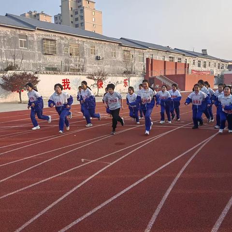 奋力奔跑，永不言弃——郭楼镇中学冬季越野赛顺利举行