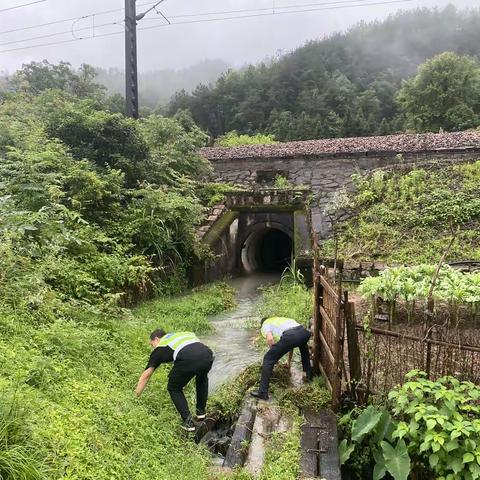 资溪县护路办勤巡查、保安全、渡雨汛