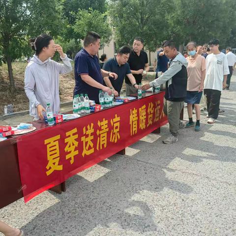 沧州市交通运输行业党委开展”夏日送清凉 情暖货运人”志愿活动