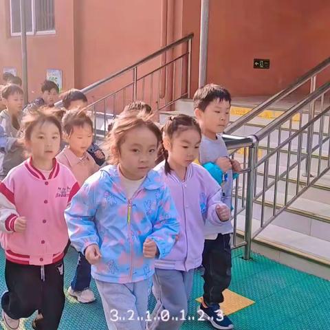 记录幼儿园快乐生活——蕾一班一周生活