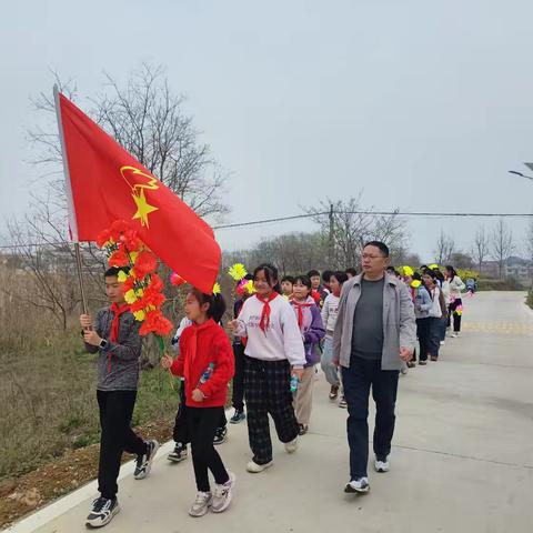 缅怀革命先烈 传承红色基因——马影中心小学清明祭英烈活动