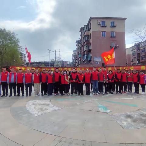 环境整治我先行 雷锋精神焕新荣