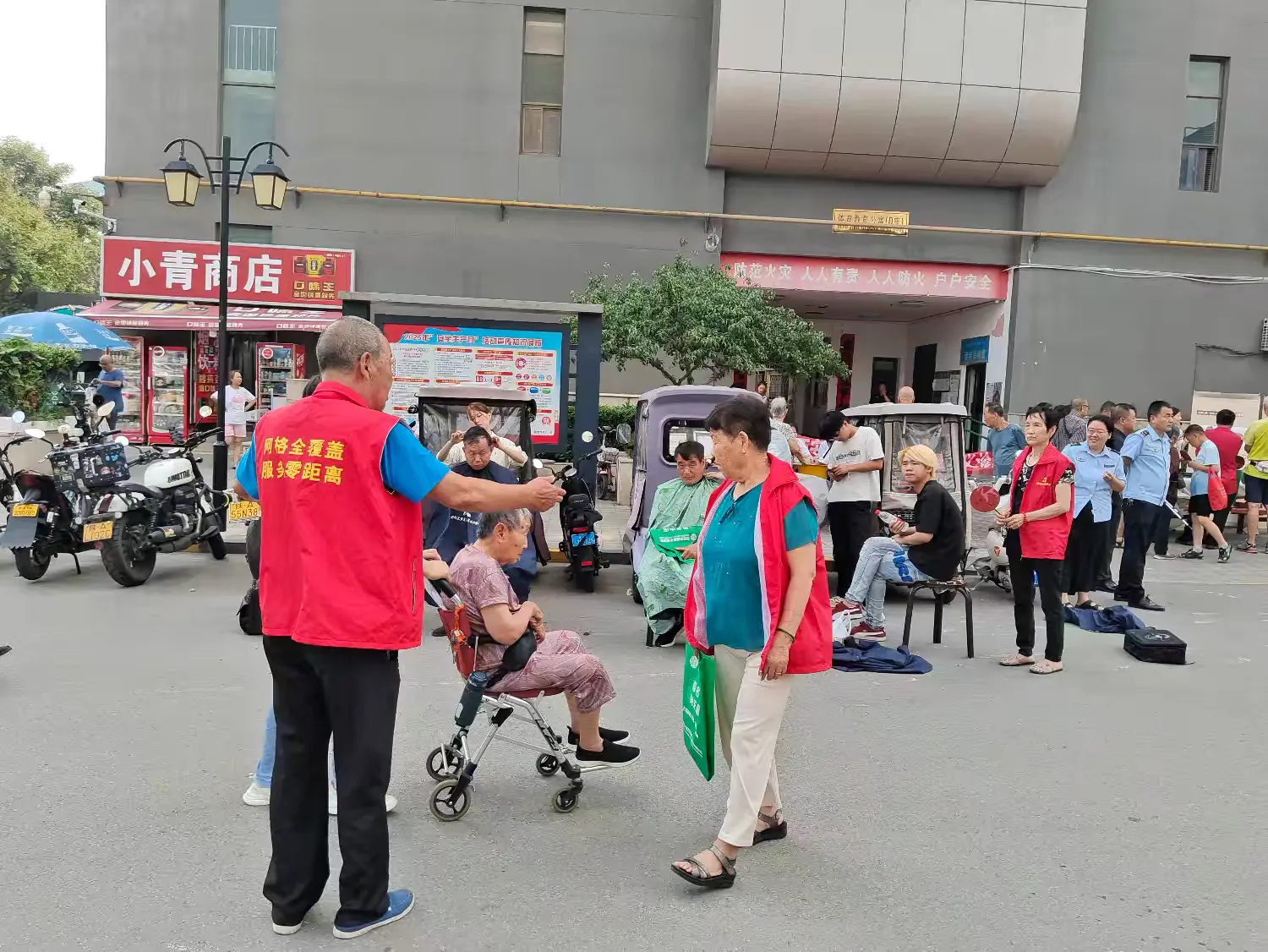 简篇-银发献余热 服务暖人心——夏家庄社区银龄志愿者展风采