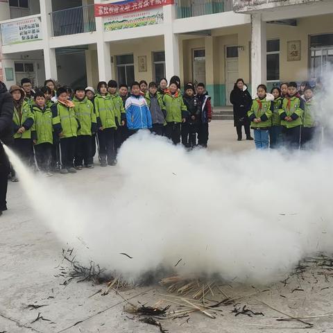 王浩屯镇西刘小学消防演练。