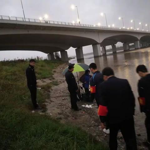 【高桥街道】雨季来临巡查河道保安全