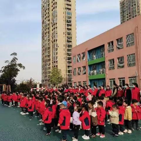 九坊幼儿园小四班--夜空是星星✨的乐园   幼儿园是我的乐园