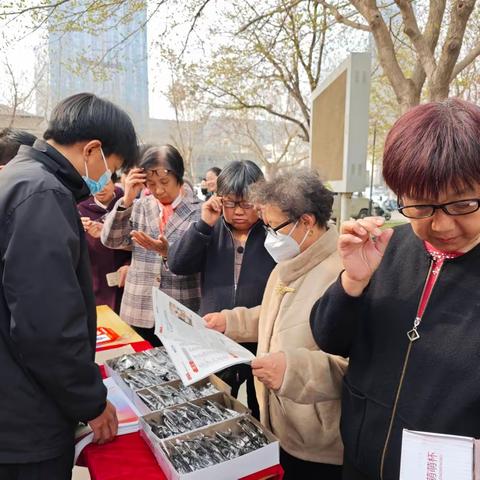 星辰花园社区开展“敬老志愿行，社区送温情”活动