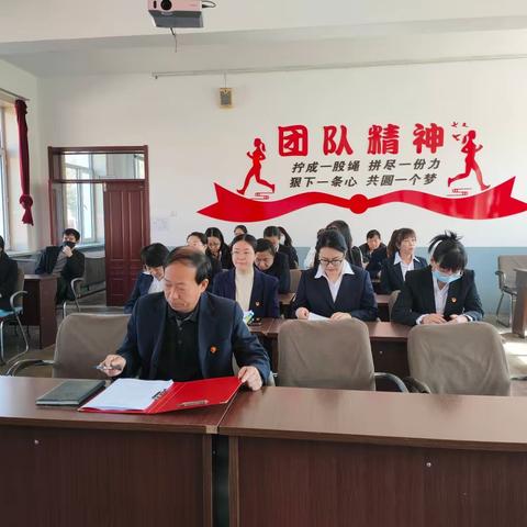 白山市第十五中学开展“功成不必在我，功成必定有我”——职业精神主题大讨论活动