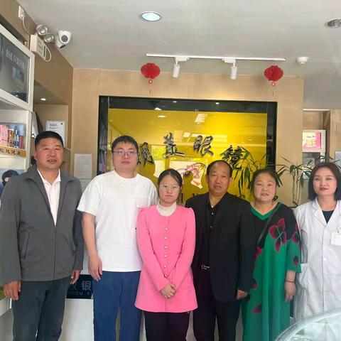 白山市明美眼镜店爱心奉献无偿为乡村留守贫困学生配置近视眼镜服务