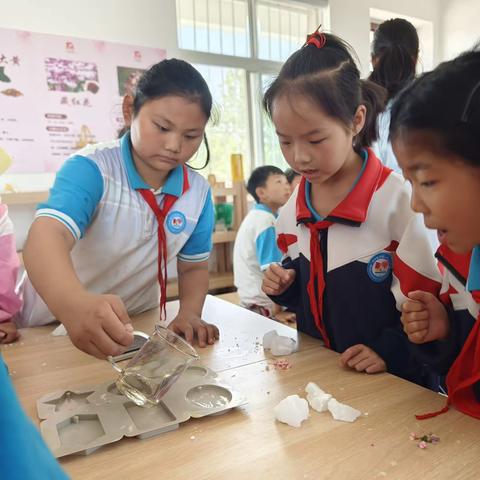 劳动课程促成长——洪河屯乡第一中心小学四三班