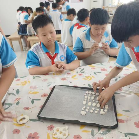 体验劳动之美，收获劳动之甜——洪河屯乡第一中心小学四三班