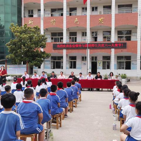 温情慰问暖童心，与爱同行向未来——马庄乡育才小学庆“六一”慰问活动