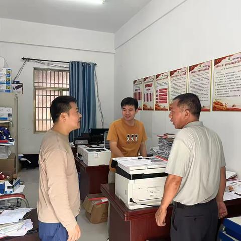 群英乡持续深入各村开展工作队监督检查