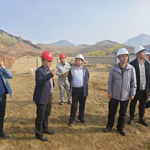 市发改委新能源电力处到平山县督导地面光伏项目防火安全工作