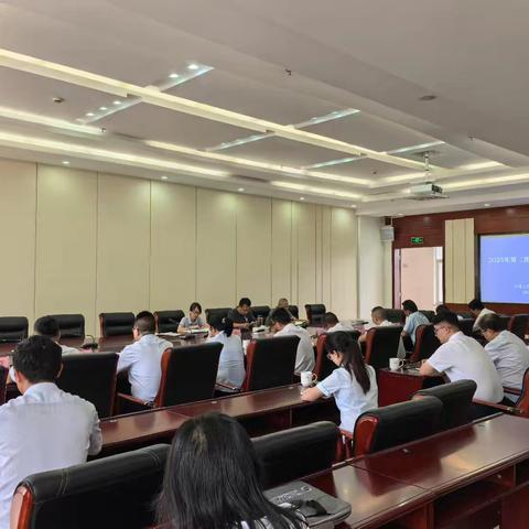 人民银行临沧市分行召开2025年第二次征信合规管理工作例会暨风险警示教育会