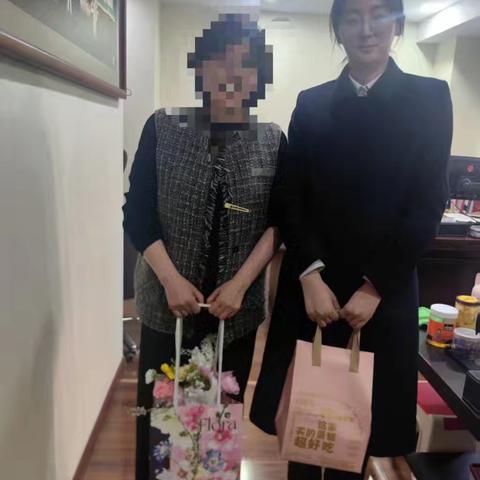 自贸试验区分行开展三八妇女节高净值客户暖心走访活动