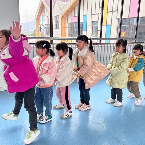 登高幼儿园大三班——爱在朝夕相伴中