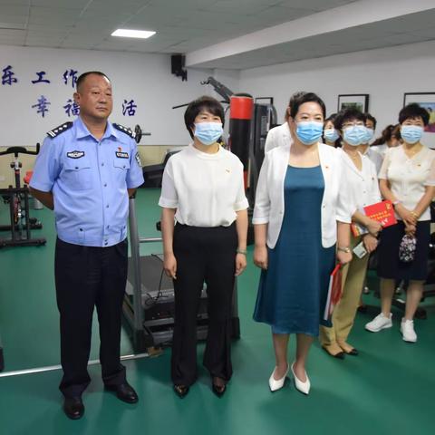 忻州市妇联在定襄交警大队开展“巾帼心向党、喜迎二十大”主题党日活动
