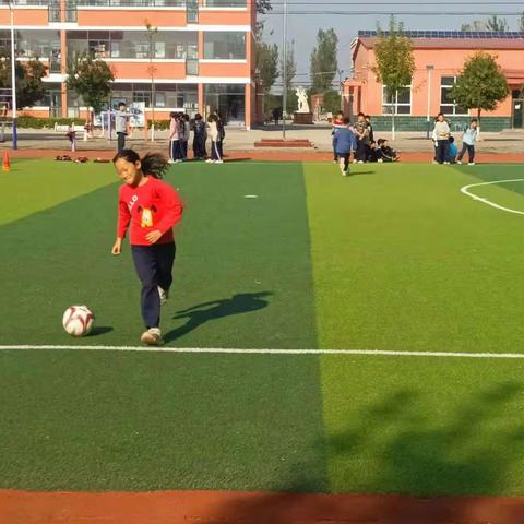 丰富课外活动，多彩校园生活——吴官营中心小学足球活动剪影