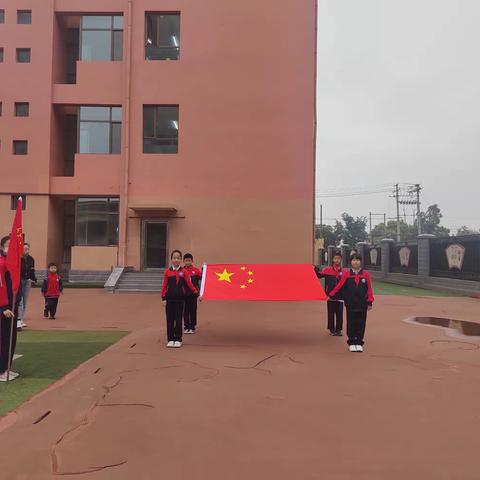 “守护生命阳光，健康快乐成长”回民区第二实验小学第五周主题升旗仪式