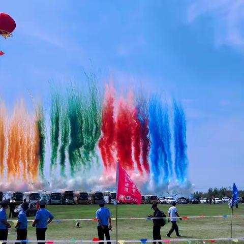 【赏瑟宾风情 展讷职风采】一一我校师生参加讷河市第30届鄂温克族瑟宾节开幕式！