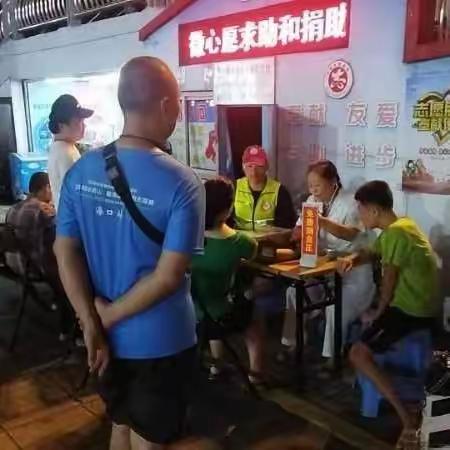 美兰爱心小屋明珠站组织健康咨询、血压检测志愿服务活动