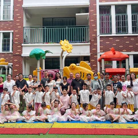 万霖花苑幼儿园中一班总结大会📷