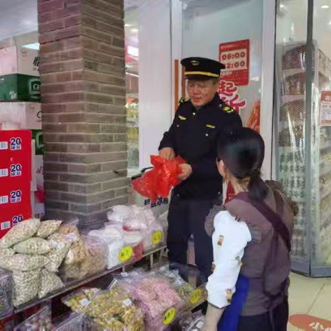 石壁镇开展禁塑重点环境排查工作