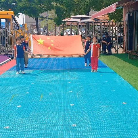 【园所动态】国旗飘扬，伴我成长——阳光幼儿园七月第五周升旗仪式