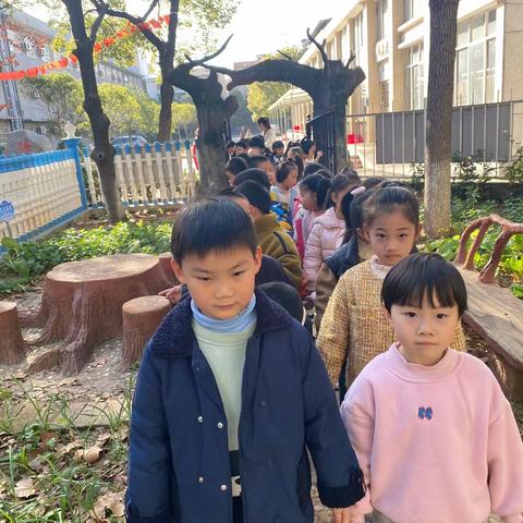 城关中心幼儿园学前一班《幼🍂见美好、与爱💗同行》