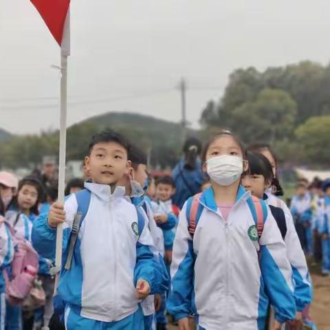 仙庾耕读劳动教育实践基地迎来了荷塘小学一年级一群可爱的孩子们