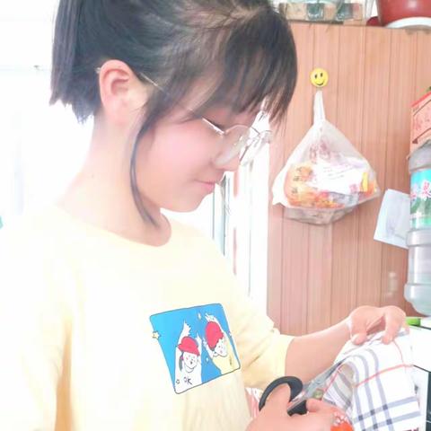 快乐学习，陪伴成长——张阳阳同学学习使用工具的观察记录