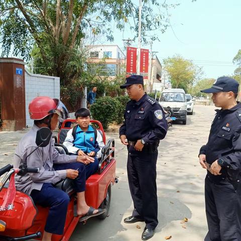 【护苗行动】新龙派出所对校园周边商铺以及接送车辆开展清查