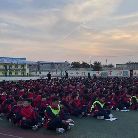 乘风破浪，扬帆起航——威县第三中学八年级举行期中考试优秀学生表彰大会