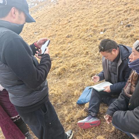宜牛乡联合县农牧农村局开展牲畜疫情排查处置工作