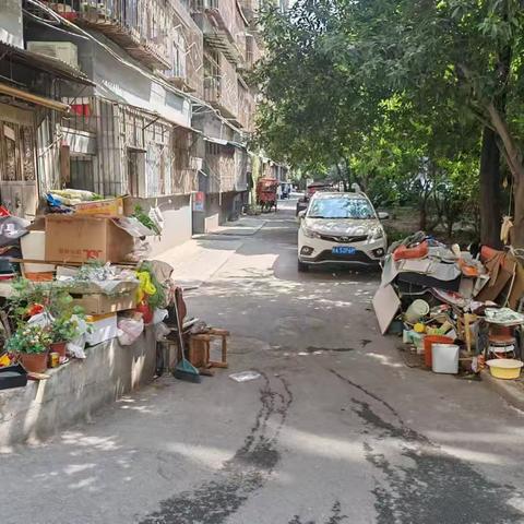 “干干净净过双节” ——安民里社区卫生专项整治