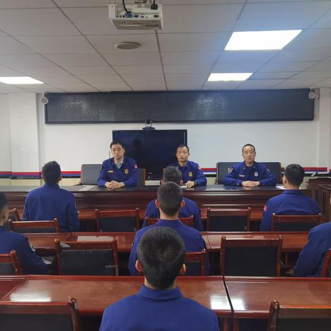 雁塔西路消防救援站组织召开队伍安全形势分析会