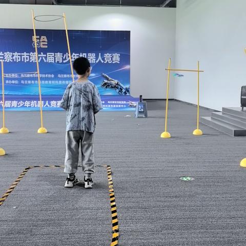 挑战无人机 点燃“航天梦”