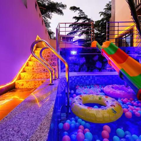 【诺一小筑】富力泉轻奢7房12床、泳池滑梯、亲子主题房、波波池、大泳池、温泉泡池别墅