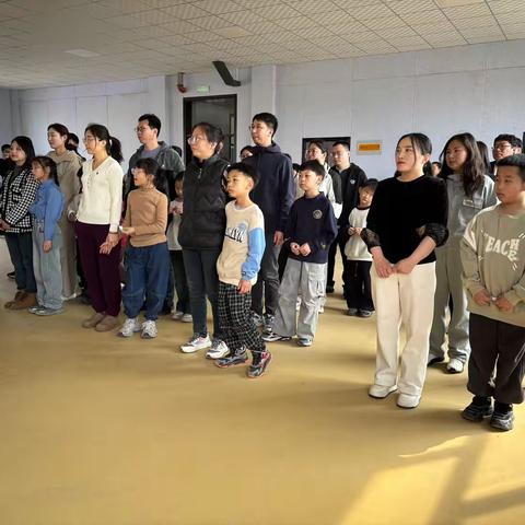 大小手共筑梦，合力建塔亲子活动