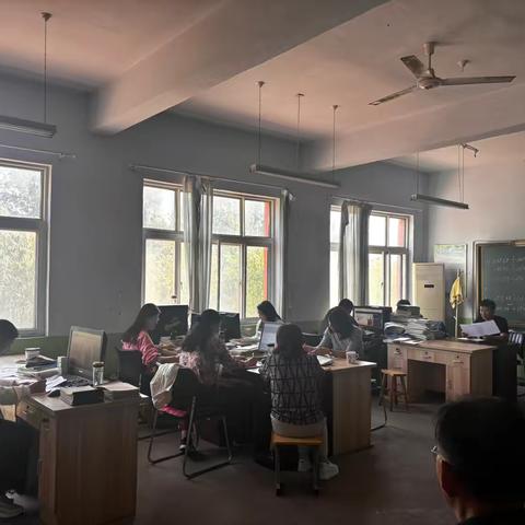 剖析成绩明方向，凝心聚力促提高——西张小学召开期中成绩分析会