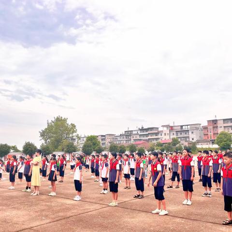 【启新程 向未来】——潼滩小学开学典礼暨新生入队活动