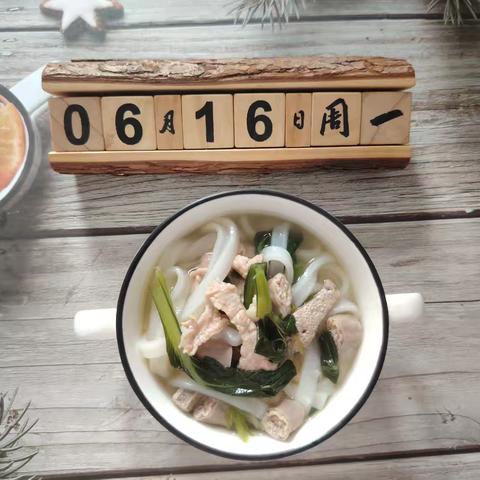 三亚市海棠区湾坡幼儿园上周食谱回顾及2025年06月23日至06月27日（第十九周）营养餐食谱预告