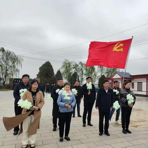 刘楼镇中心小学全体党员举行“继承英烈遗志 ，赓续红色血脉”清明节扫墓活动