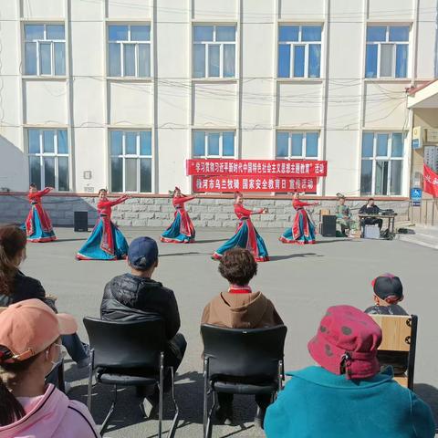 2023.4.15根河市乌兰牧骑“文艺志愿服务队”走进根河市幸福社区