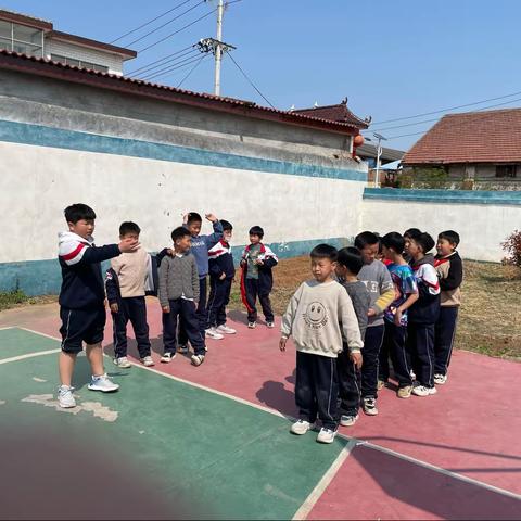 洪河屯第一中心小学篮球社团