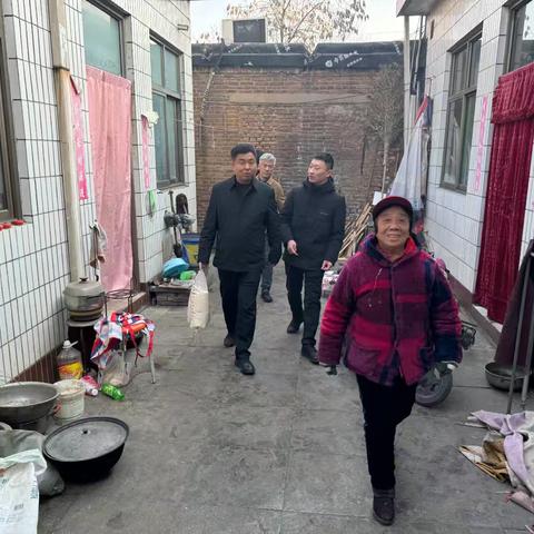 元旦来临之际，南关街驻村工作队送温暖