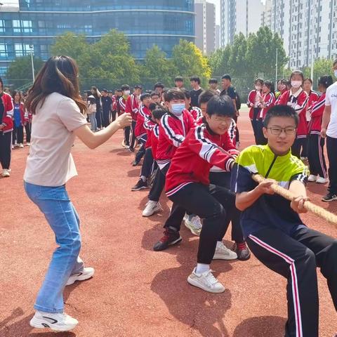 凝心聚力，绽放青春——记初中部各年级集体活动